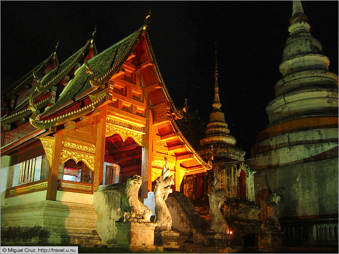 Thailand: Chiang Mai: Wat Prasingh after dark