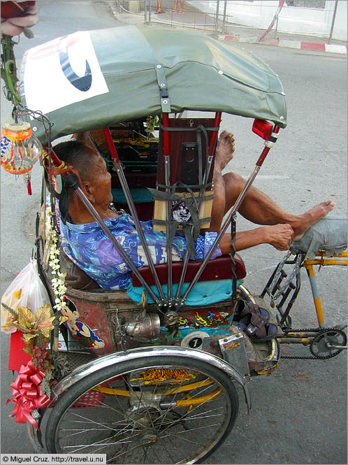 Thailand: Chiang Mai: Asleep at the wheel