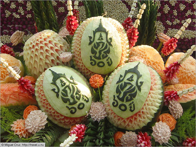 Thailand: Chiang Mai: Melon sculpture