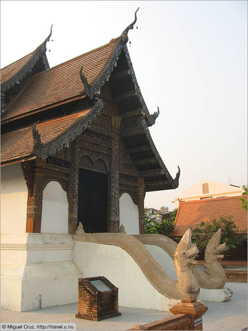 Thailand: Chiang Mai: Teak temple