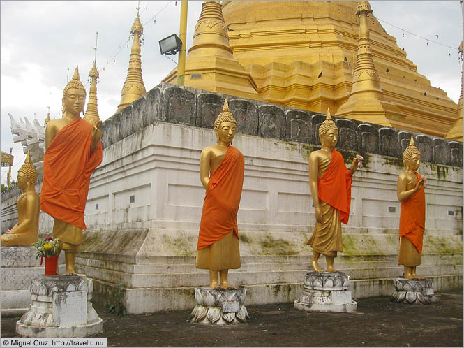 Thailand: Mae Sot: Buddha poses