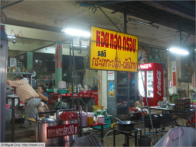 Thailand: Mae Sot: Family store