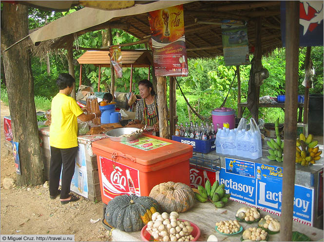 Thailand: Lampang: Roadside market