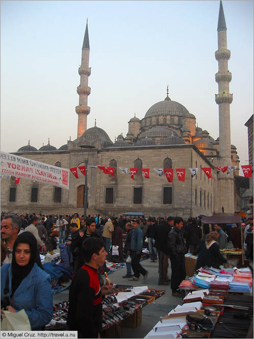 Turkey: Istanbul: EminÃ¶nÃ¼ flea market