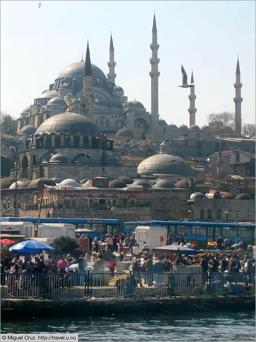 Turkey: Istanbul: EminÃ¶nÃ¼ from Galata Bridge
