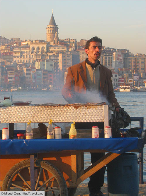 Turkey: Istanbul: Selling sandwiches