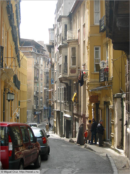 Turkey: Istanbul: Old streets near Taksim