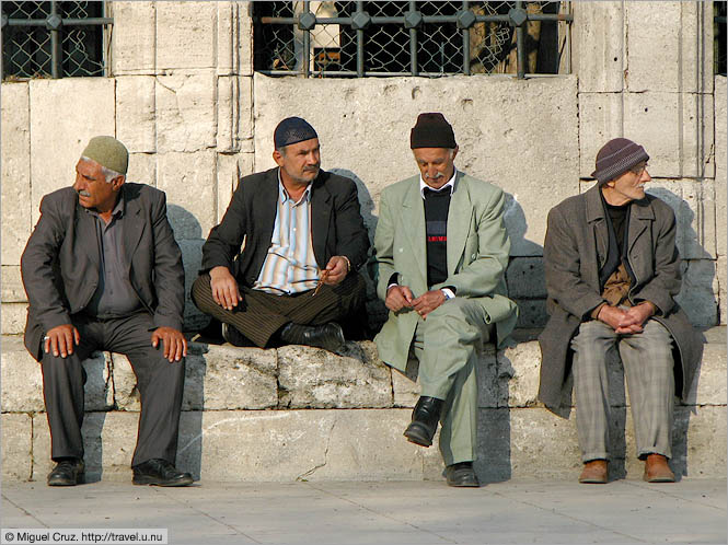 Turkey: Istanbul: Killing time at Fatih Mosque