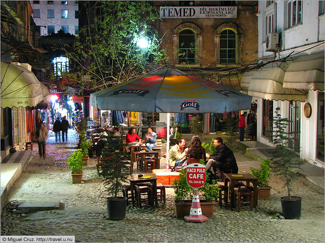 Turkey: Istanbul: CafÃ© square