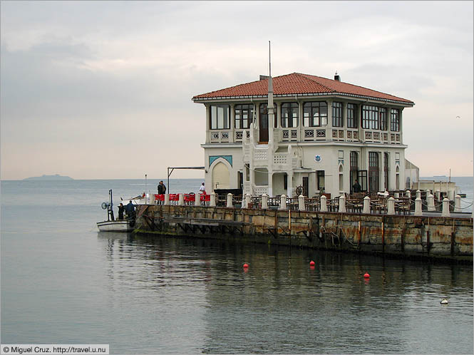Turkey: Istanbul: Restaurant at pier's end