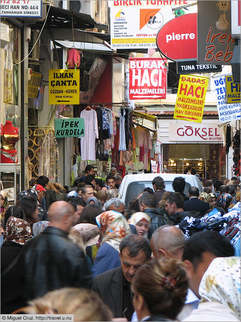 Turkey: Istanbul: Garment market congestion