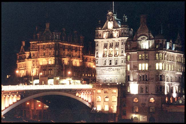 United Kingdom: Scotland: Edinburgh by night