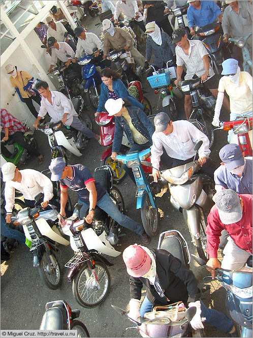 Vietnam: Saigon: Ferry about to unload