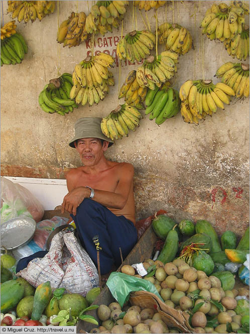 Vietnam: Saigon: The banana man