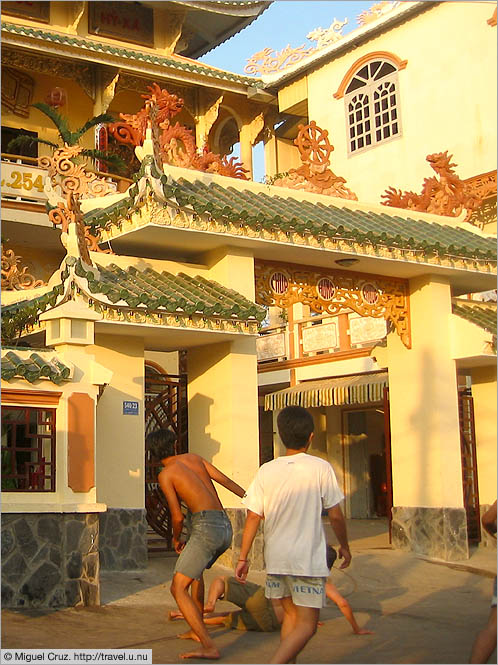 Vietnam: Saigon: Temple gangs