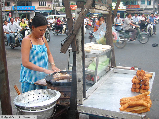 Vietnam: Saigon: Fried treats