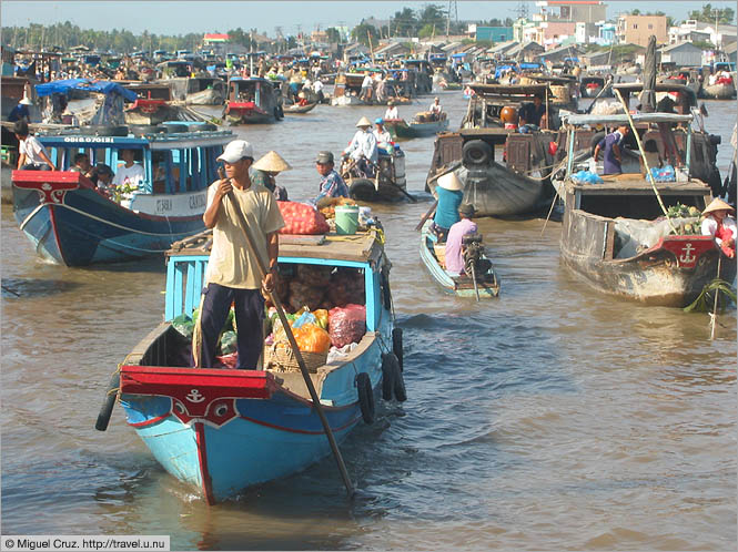 Vietnam: Mekong Delta: Floating market
