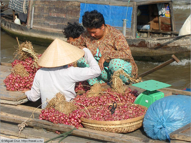 Vietnam: Mekong Delta: The garlic trade