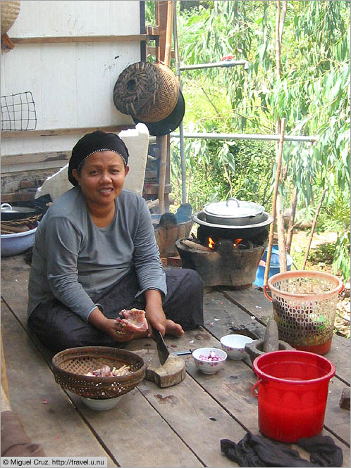Vietnam: Mekong Delta: Preparing lunch