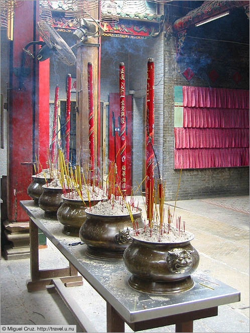 Vietnam: Saigon: Thien Hau temple